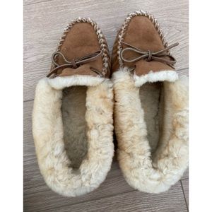 L.L. Bean wicked good shearling slippers size 8